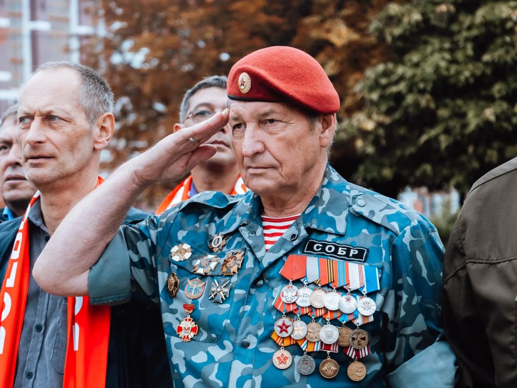 Игорь Молчанов: В День памяти Героя России Александра Александровича Аксёнова принял участие в возложении цветов к памятной доске в сквере, носящем имя нашего великого воина Игорь Молчанов: В День памяти Героя России Александра Александровича Аксёнова принял участие в возложении цветов к памятной доске в сквере, носящем имя нашего великого воина