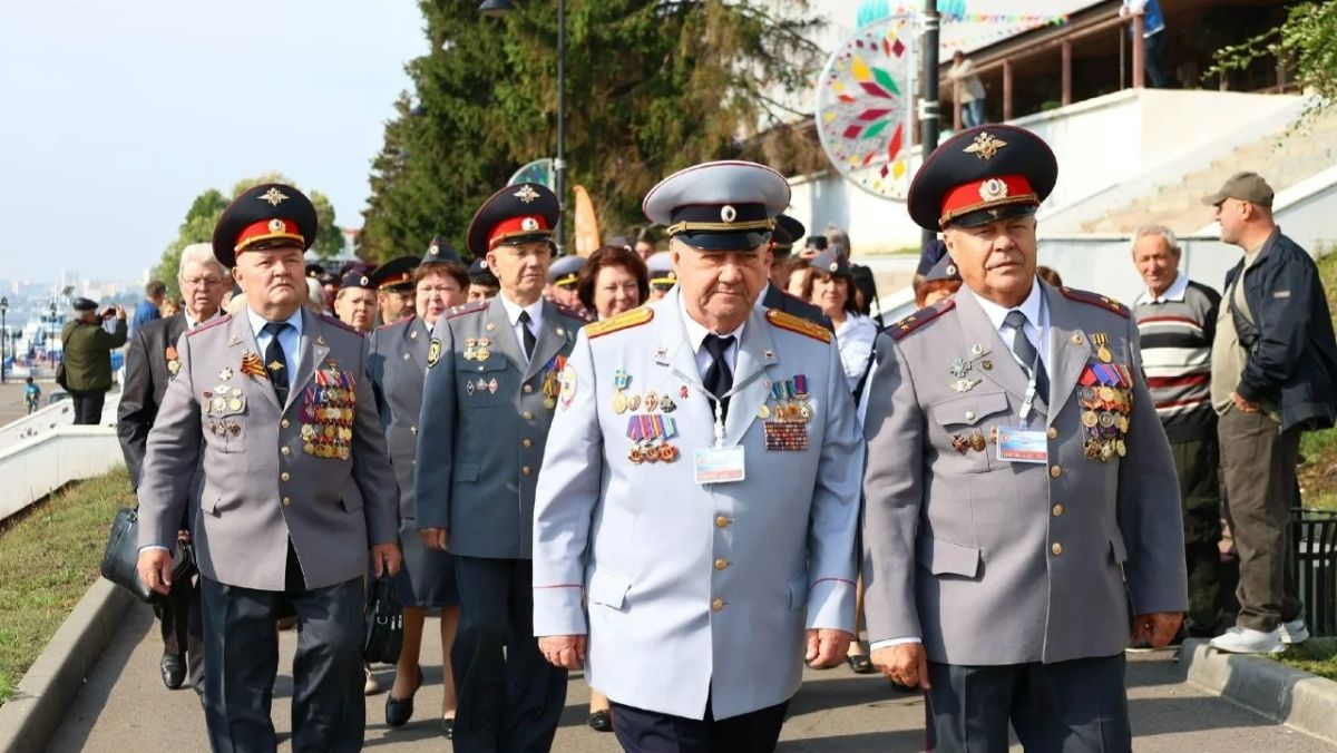 В Саратове встречали делегацию из 80 ветеранов ОВД Свердловской области В Саратове встречали делегацию из 80 ветеранов ОВД Свердловской области