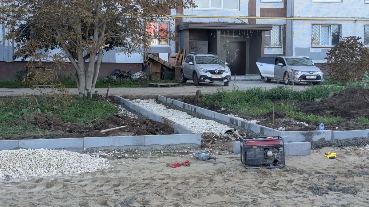 В Сиреневом сквере продолжаются работы по благоустройству В Сиреневом сквере продолжаются работы по благоустройству