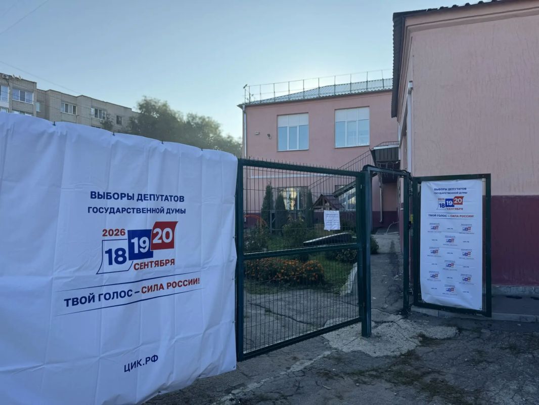 Утром, перед началом рабочего дня, на своем избирательном участке проголосовал на выборах депутатов Государственной Думы IX созыва Утром, перед началом рабочего дня, на своем избирательном участке проголосовал на выборах депутатов Государственной Думы IX созыва