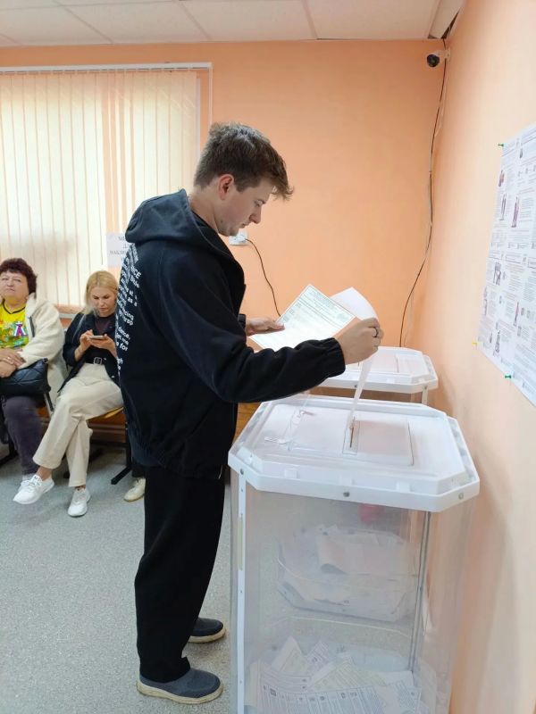 #ЕДГ2026 #РоссияГолосует. Их первый выбор: саратовцы, голосующие впервые, уже сделали свой шаг Среди тех, кто сегодня пришёл на участки, есть особенные избиратели – те, для кого эти выборы стали первыми в жизни #ЕДГ2026 #РоссияГолосует. Их первый выбор: саратовцы, голосующие впервые, уже сделали свой шаг Среди тех, кто сегодня пришёл на участки, есть особенные избиратели – те, для кого эти выборы стали первыми в жизни