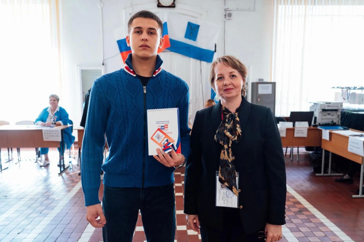#ЕДГ2026 #РоссияГолосует. Их первый выбор: саратовцы, голосующие впервые, уже сделали свой шаг Среди тех, кто сегодня пришёл на участки, есть особенные избиратели – те, для кого эти выборы стали первыми в жизни #ЕДГ2026 #РоссияГолосует. Их первый выбор: саратовцы, голосующие впервые, уже сделали свой шаг Среди тех, кто сегодня пришёл на участки, есть особенные избиратели – те, для кого эти выборы стали первыми в жизни