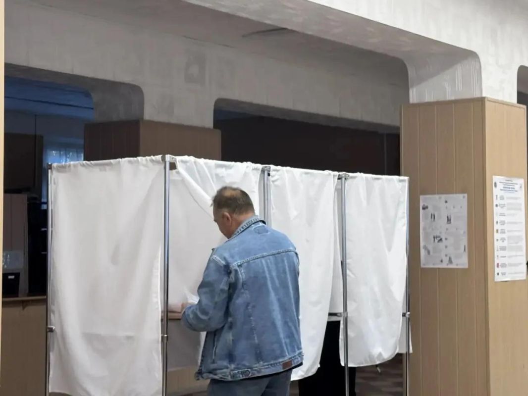 Выборы-2026. В Энгельсском районе под Гимн России открылись избирательные участки Выборы-2026. В Энгельсском районе под Гимн России открылись избирательные участки