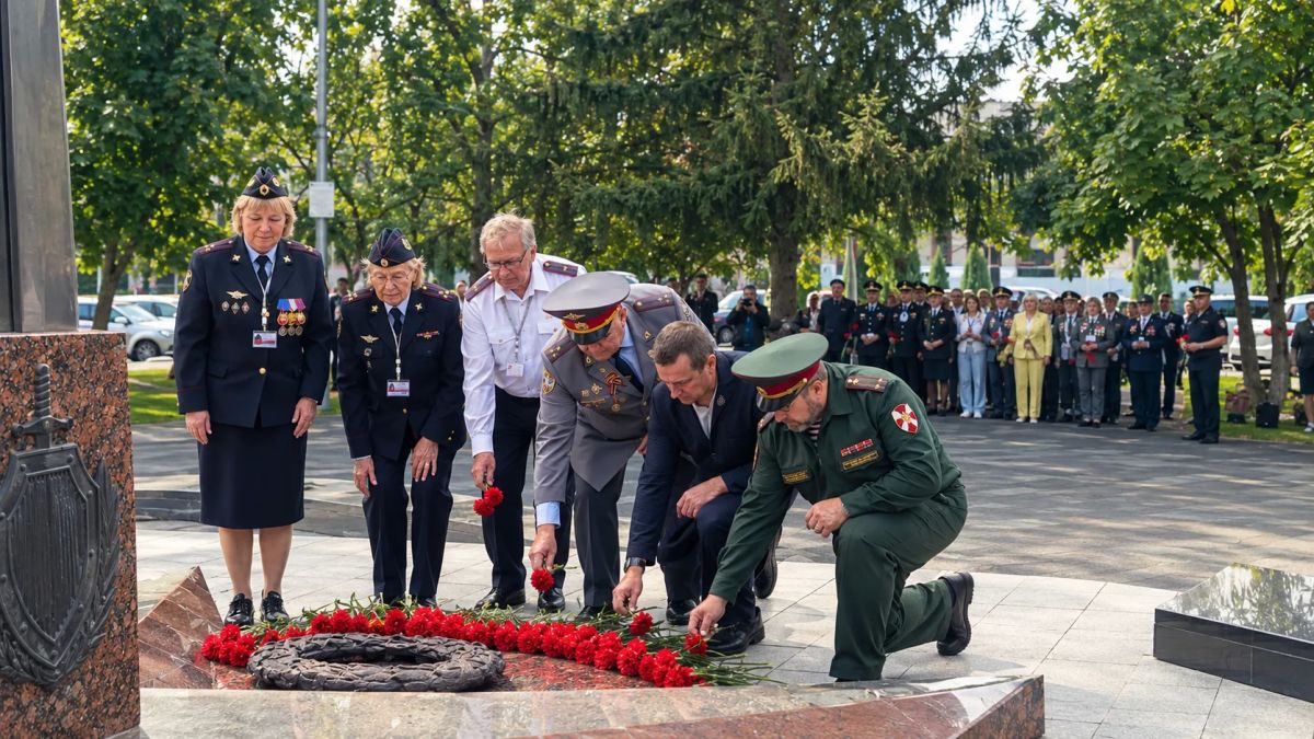 В Саратове тепло встретили делегацию ветеранов войск правопорядка В Саратове тепло встретили делегацию ветеранов войск правопорядка