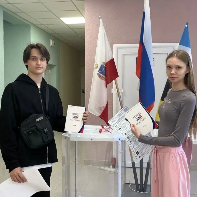 #ЕДГ2026. На участках Энгельсского района — много тех, кто голосует впервые! Сегодня на избирательных участках ЭМР особенно заметно молодёжь #ЕДГ2026. На участках Энгельсского района — много тех, кто голосует впервые! Сегодня на избирательных участках ЭМР особенно заметно молодёжь