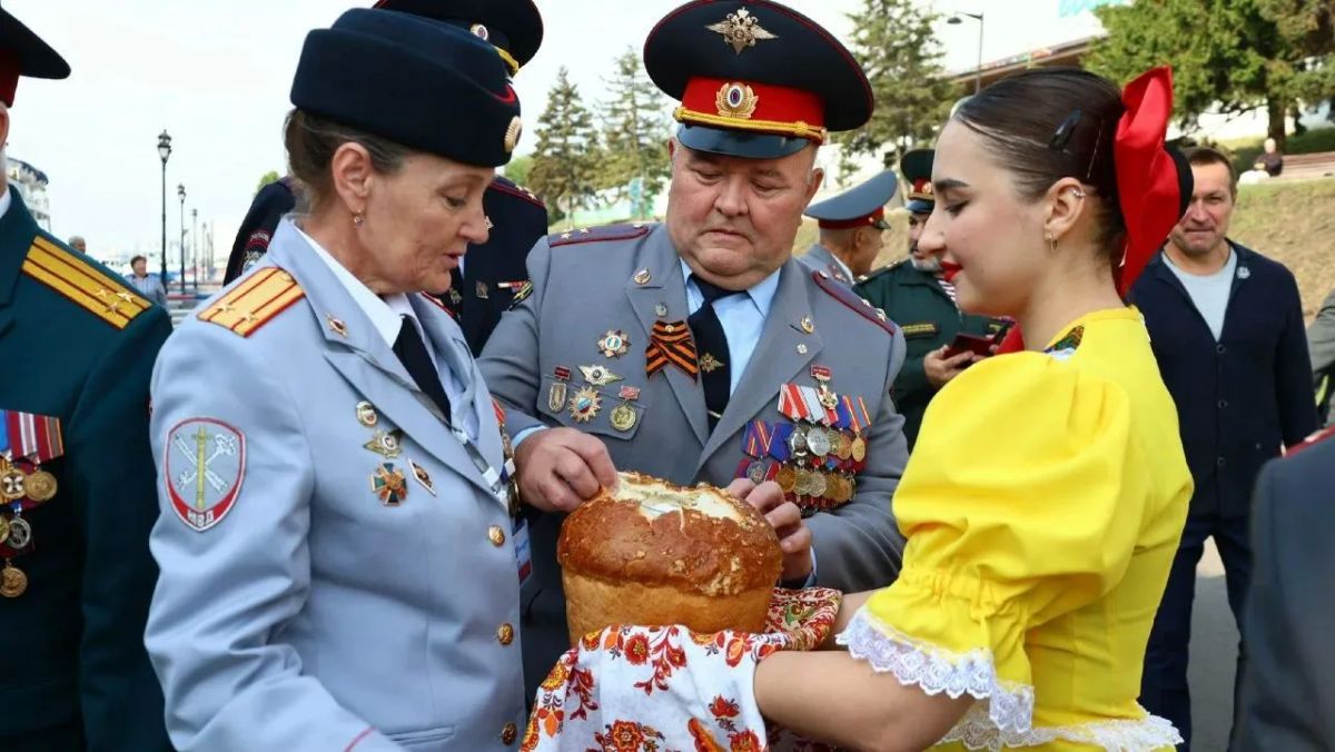 В Саратове тепло встретили делегацию ветеранов войск правопорядка В Саратове тепло встретили делегацию ветеранов войск правопорядка