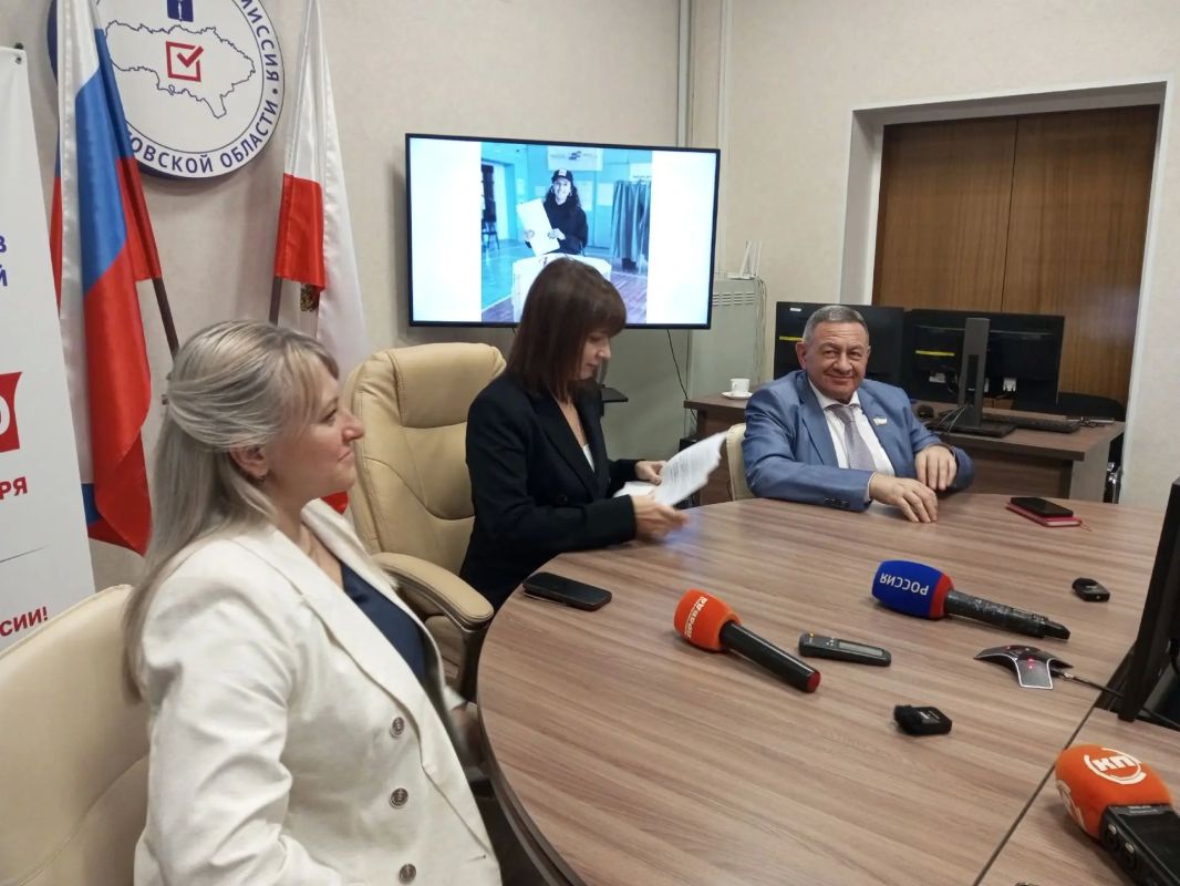 В Саратовской области в 20:00 закрыли двери все 1610 избирательных участков В Саратовской области в 20:00 закрыли двери все 1610 избирательных участков