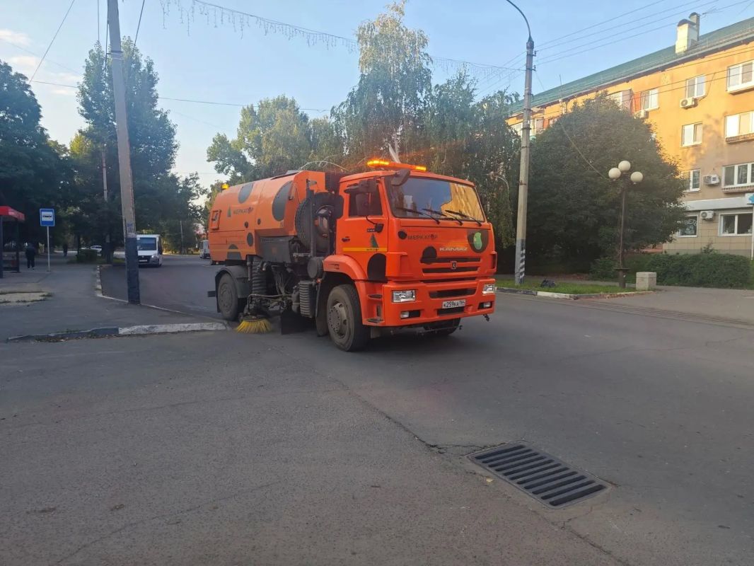В Балаково продолжаются работы по содержанию улиц и общественных территорий В Балаково продолжаются работы по содержанию улиц и общественных территорий