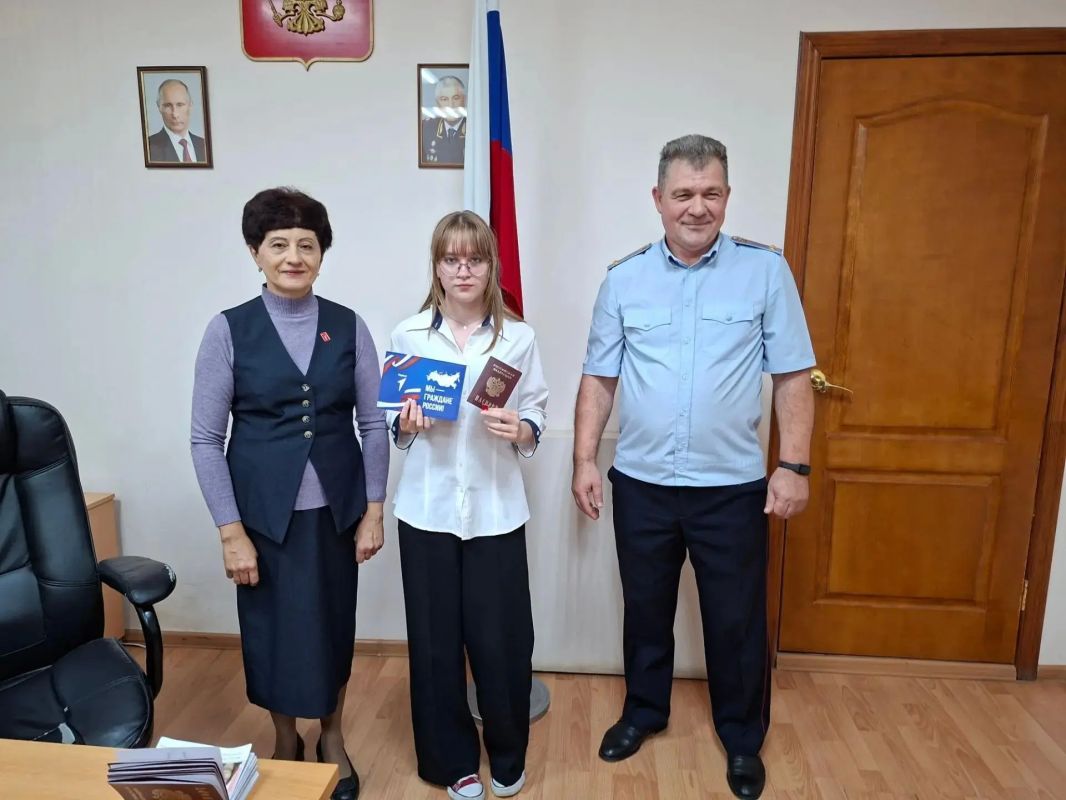 Первый паспорт — важный шаг в большую жизнь! Первый паспорт — важный шаг в большую жизнь!