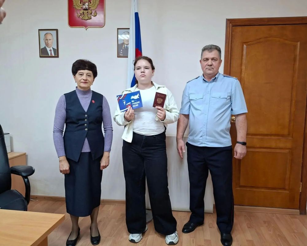 Первый паспорт — важный шаг в большую жизнь! Первый паспорт — важный шаг в большую жизнь!