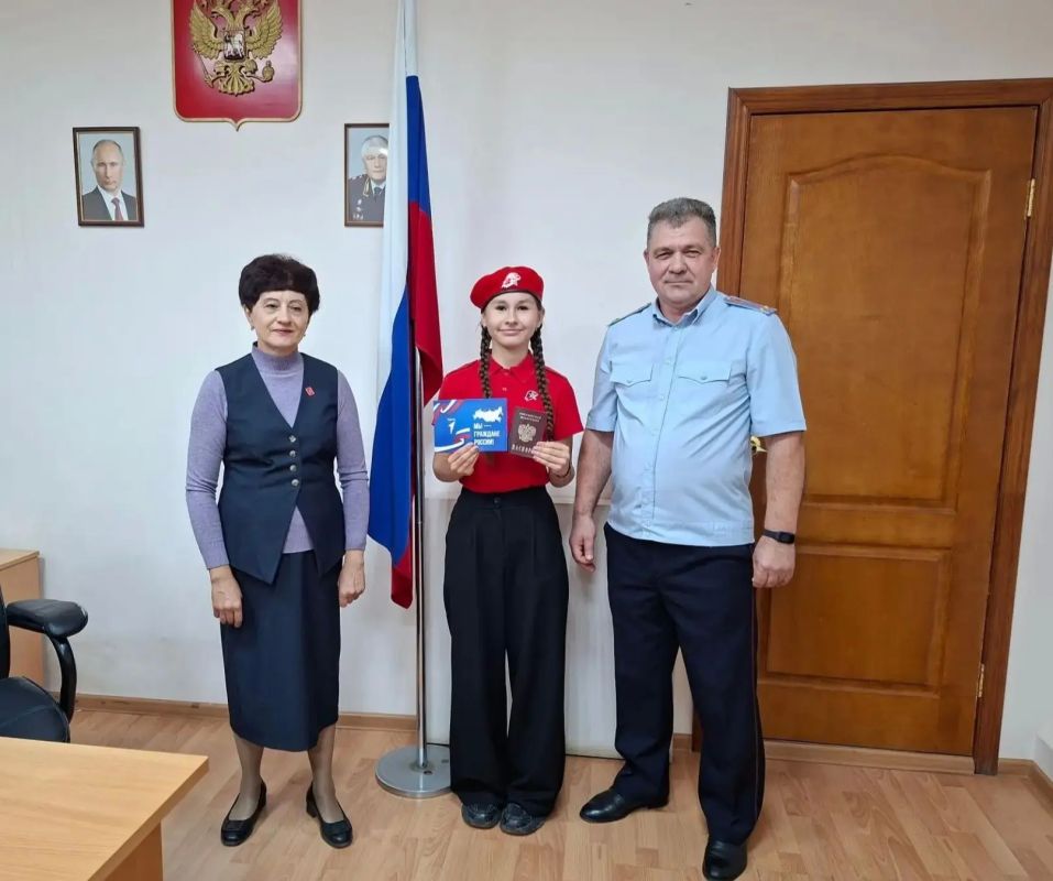 Первый паспорт — важный шаг в большую жизнь! Первый паспорт — важный шаг в большую жизнь!