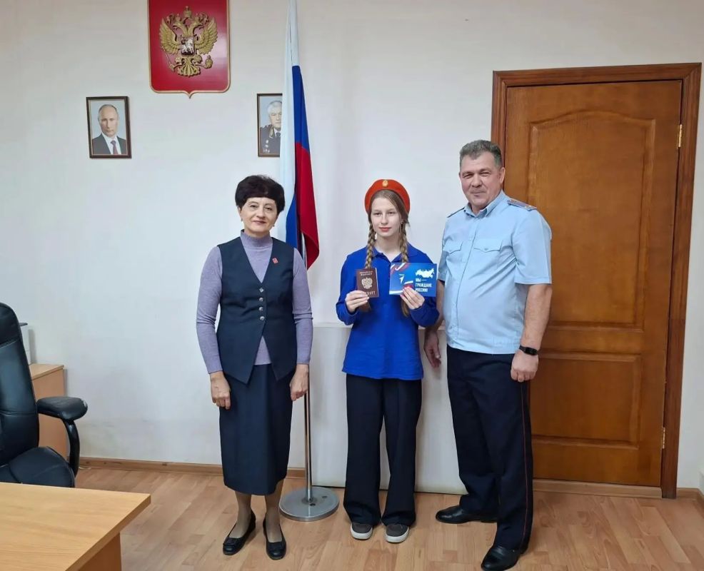Первый паспорт — важный шаг в большую жизнь! Первый паспорт — важный шаг в большую жизнь!