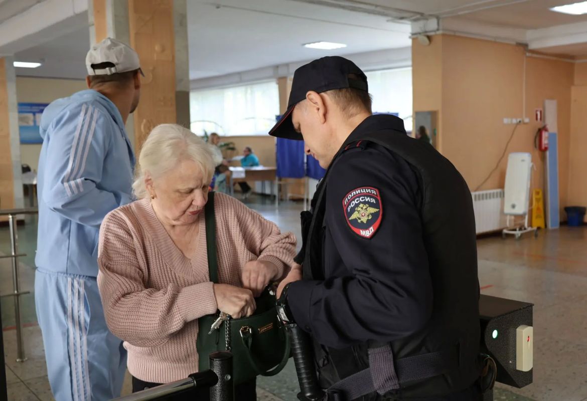 В Саратовской области сотрудники полиции обеспечили правопорядок и безопасность граждан на выборах депутатов Государственной Думы Федерального Собрания Российской Федерации В Саратовской области сотрудники полиции обеспечили правопорядок и безопасность граждан на выборах депутатов Государственной Думы Федерального Собрания Российской Федерации