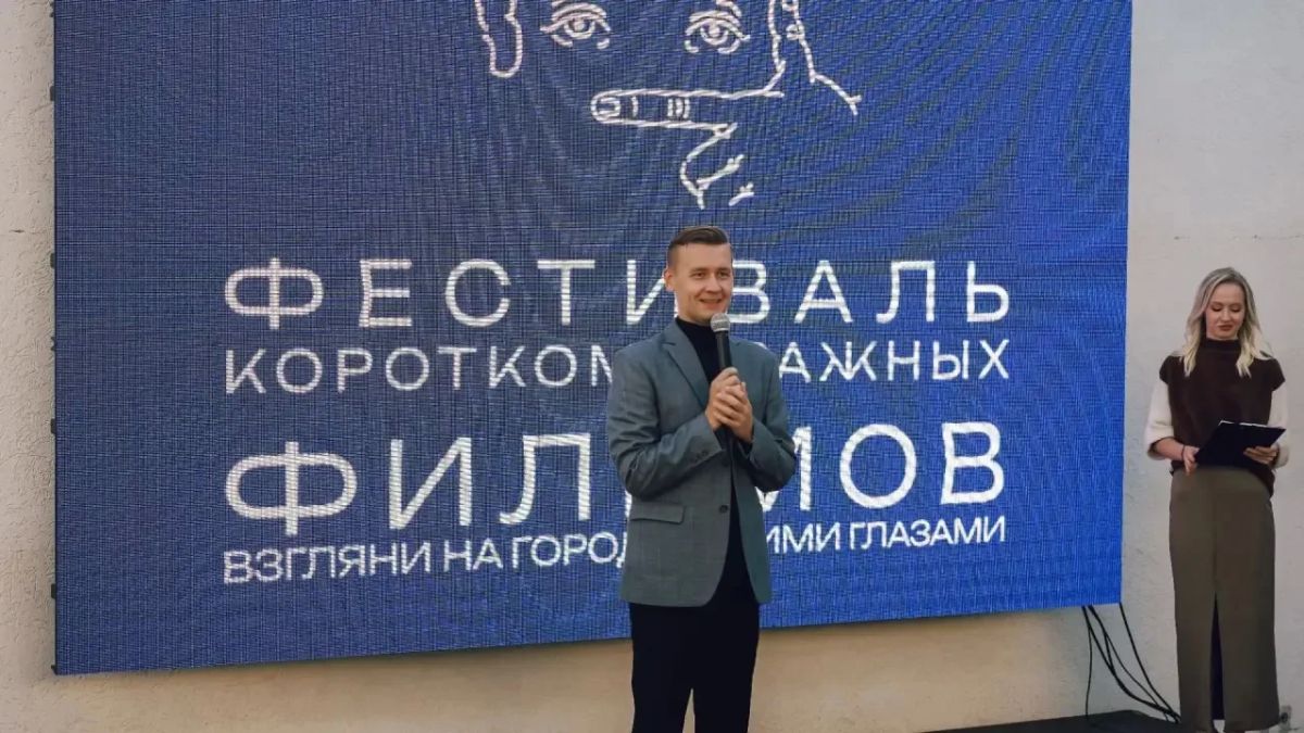 В летнем кинотеатре показали работы саратовских творцов В летнем кинотеатре показали работы саратовских творцов
