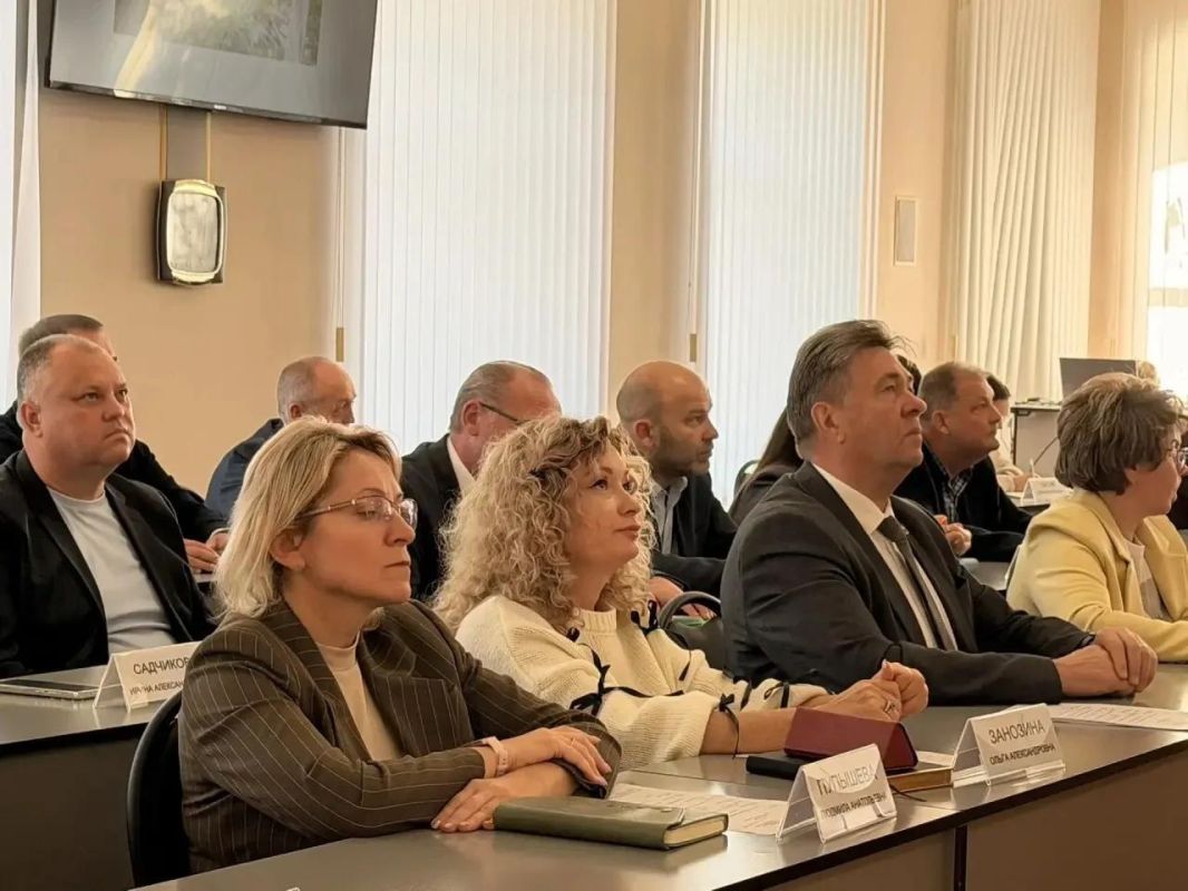 На традиционном штабе по благоустройству рассмотрели вопросы содержания территорий в осенний период На традиционном штабе по благоустройству рассмотрели вопросы содержания территорий в осенний период