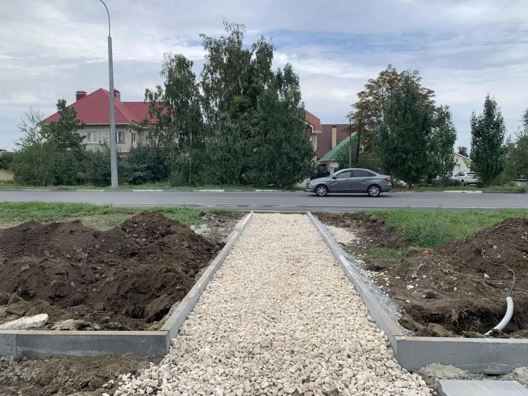 В Балаково продолжаются работы по благоустройству Сиреневого сквера В Балаково продолжаются работы по благоустройству Сиреневого сквера