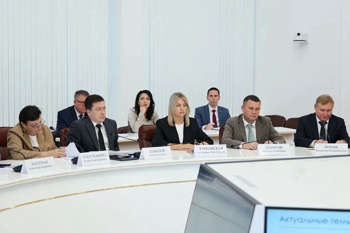 Губернатор Роман Бусаргин провел постоянно действующее совещание с заместителями председателя правительства, министрами, а также главами районов Губернатор Роман Бусаргин провел постоянно действующее совещание с заместителями председателя правительства, министрами, а также главами районов