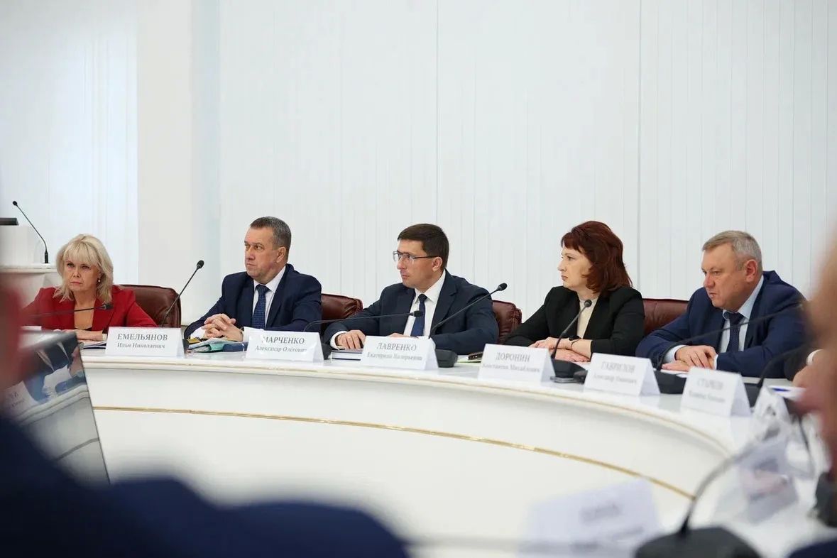 Губернатор Роман Бусаргин провел постоянно действующее совещание с заместителями председателя правительства, министрами, а также главами районов Губернатор Роман Бусаргин провел постоянно действующее совещание с заместителями председателя правительства, министрами, а также главами районов