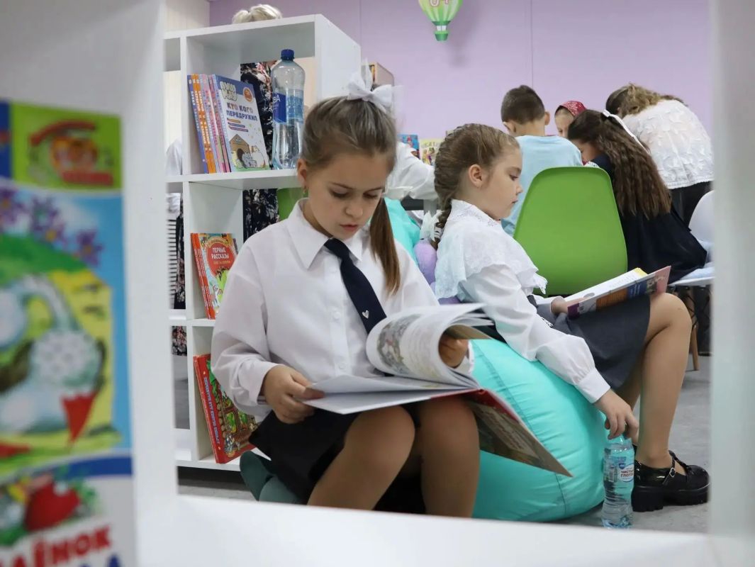 В Балашове открылся детский культурно-просветительский центр «Колесо времени» В Балашове открылся детский культурно-просветительский центр «Колесо времени»