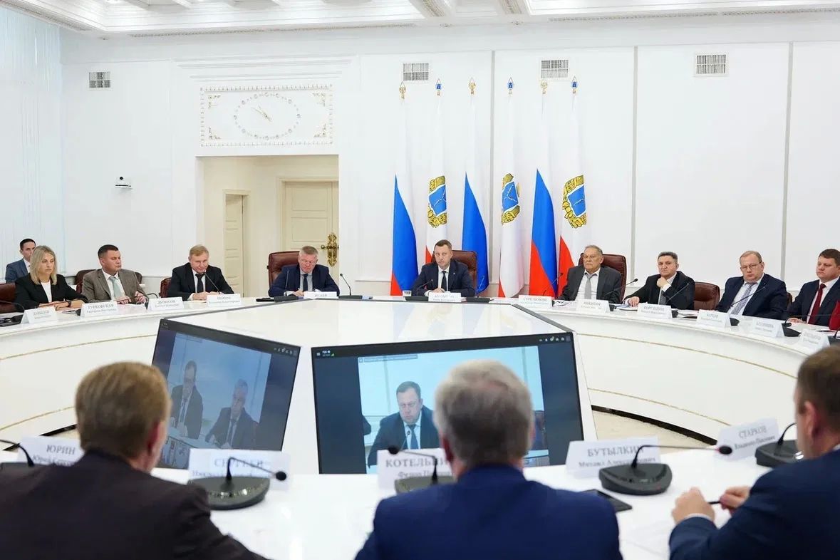 Губернатор Роман Бусаргин провел постоянно действующее совещание с заместителями председателя правительства, министрами, а также главами районов Губернатор Роман Бусаргин провел постоянно действующее совещание с заместителями председателя правительства, министрами, а также главами районов