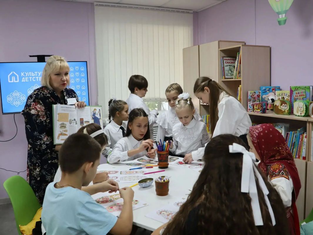 В Балашове открылся детский культурно-просветительский центр «Колесо времени» В Балашове открылся детский культурно-просветительский центр «Колесо времени»