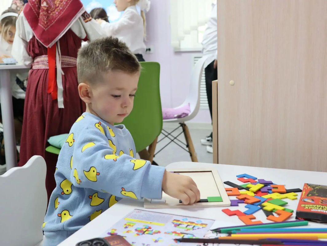 В Балашове открылся детский культурно-просветительский центр «Колесо времени» В Балашове открылся детский культурно-просветительский центр «Колесо времени»