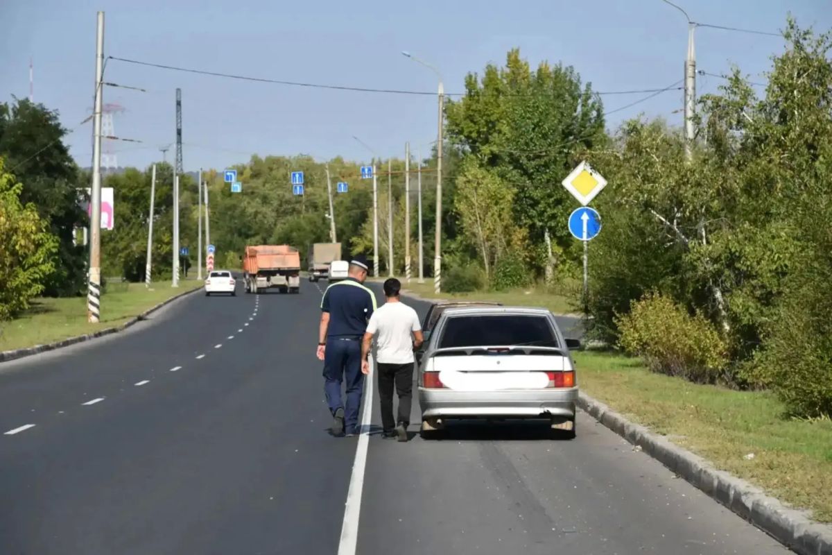 В Балаково сотрудники ГИБДД и служба судебных приставов провели рейд по выявлению водителей, уклоняющихся от уплаты штрафов и других обязательств В Балаково сотрудники ГИБДД и служба судебных приставов провели рейд по выявлению водителей, уклоняющихся от уплаты штрафов и других обязательств