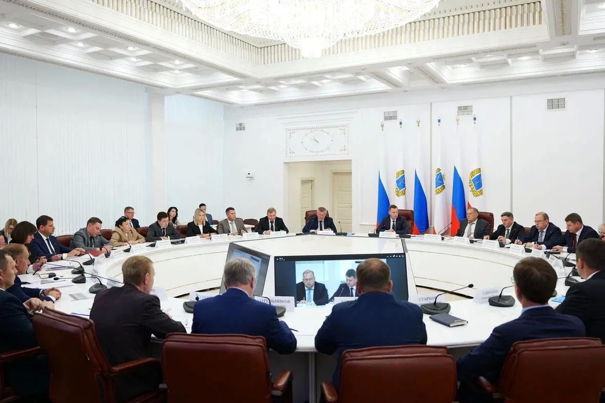 Губернатор Роман Бусаргин провел постоянно действующее совещание с заместителями председателя правительства, министрами, а также главами районов Губернатор Роман Бусаргин провел постоянно действующее совещание с заместителями председателя правительства, министрами, а также главами районов