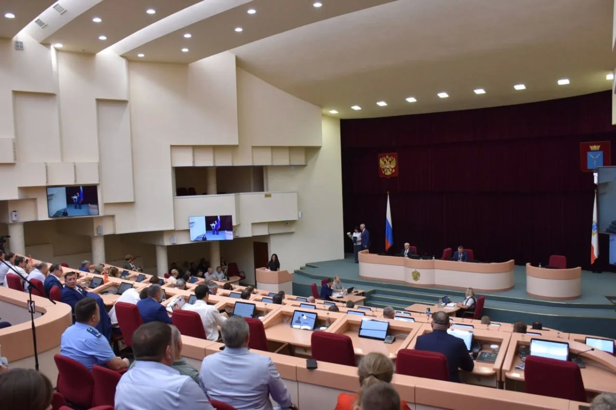 В Саратовской области начнут экономить на зарплатах депутатов