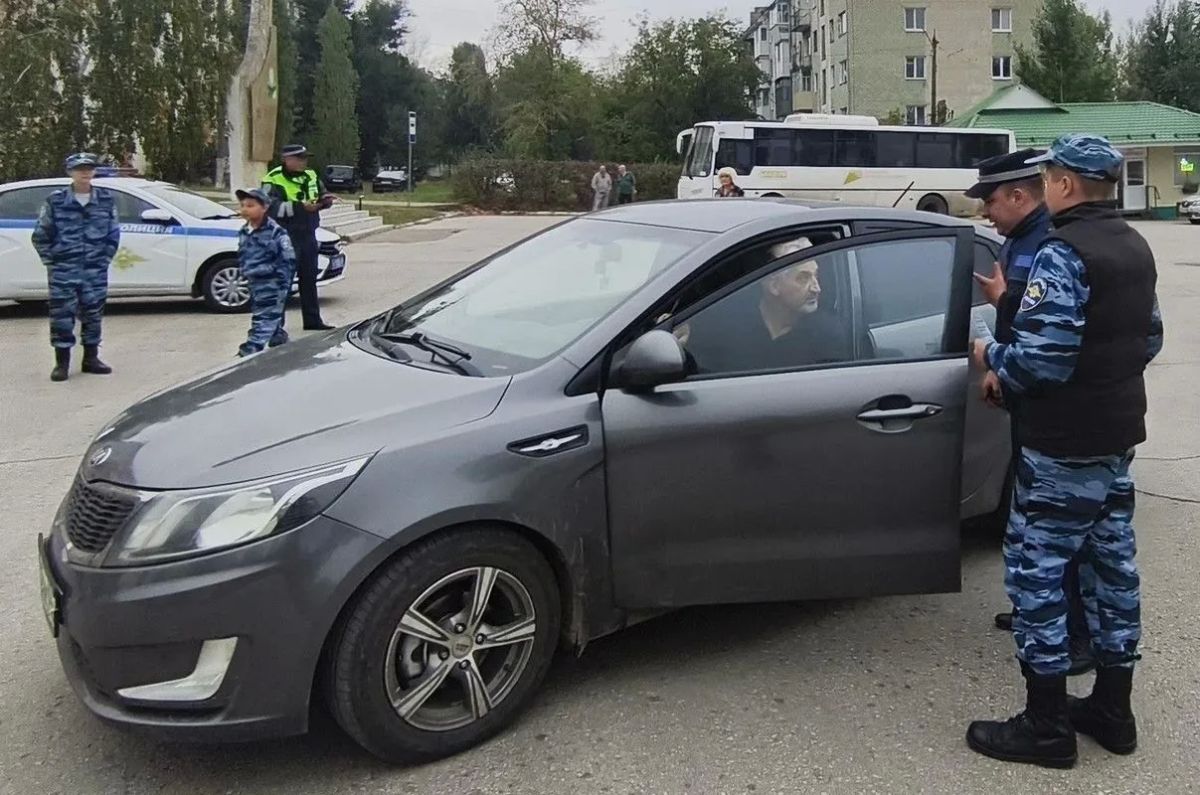 Сотрудники Госавтоинспекции, общественники и члены отряда «Юный друг полиции» напомнили жителям поселка Светлый о мерах профилактики мошенничества #ТвояБезопасность Сотрудники Госавтоинспекции, общественники и члены отряда «Юный друг полиции» напомнили жителям поселка Светлый о мерах профилактики мошенничества #ТвояБезопасность