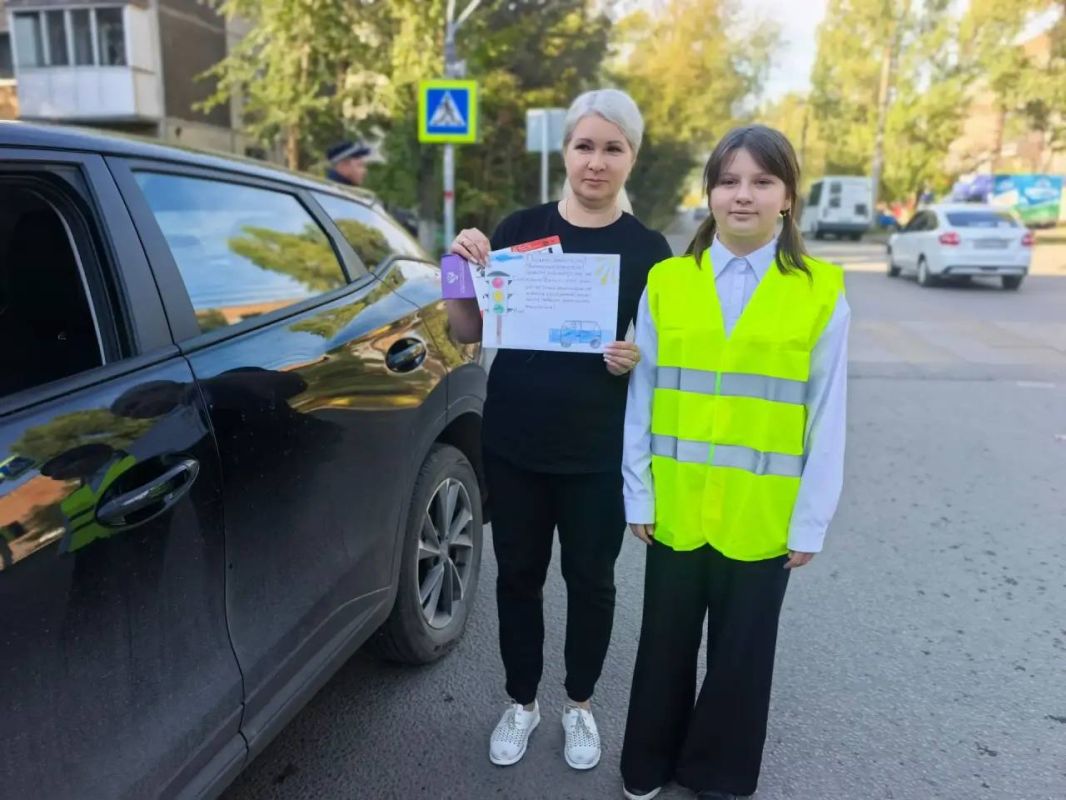 В городе Энгельсе сотрудники Госавтоинспекции совместно с юными инспекторами движения из средней общеобразовательной школы № 9 организовали профилактическое мероприятие под названием «Письмо водителю» В городе Энгельсе сотрудники Госавтоинспекции совместно с юными инспекторами движения из средней общеобразовательной школы № 9 организовали профилактическое мероприятие под названием «Письмо водителю»