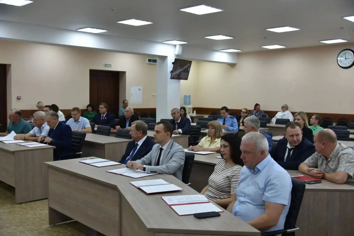 Сегодня на Совете представили двух новых депутатов, избранных по итогам довыборов Сегодня на Совете представили двух новых депутатов, избранных по итогам довыборов