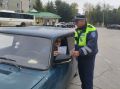 Сотрудники Госавтоинспекции, общественники и члены отряда «Юный друг полиции» напомнили жителям поселка Светлый о мерах профилактики мошенничества #ТвояБезопасность