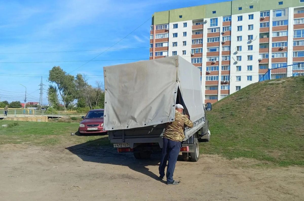 По поручению главы Энгельсского района Максима Леонова специалисты управления муниципального контроля и административной практики продолжают борьбу с незаконной торговлей По поручению главы Энгельсского района Максима Леонова специалисты управления муниципального контроля и административной практики продолжают борьбу с незаконной торговлей