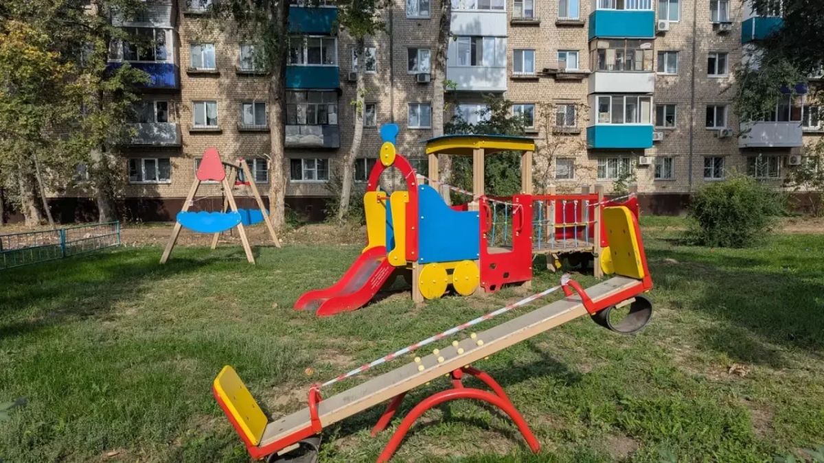 В Балаково к детскому саду N 7 начали благоустраивать тротуар В Балаково к детскому саду N 7 начали благоустраивать тротуар