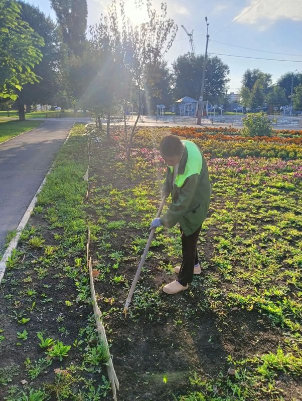 Ежедневные работы коммунальных служб по благоустройству города Балаково Ежедневные работы коммунальных служб по благоустройству города Балаково