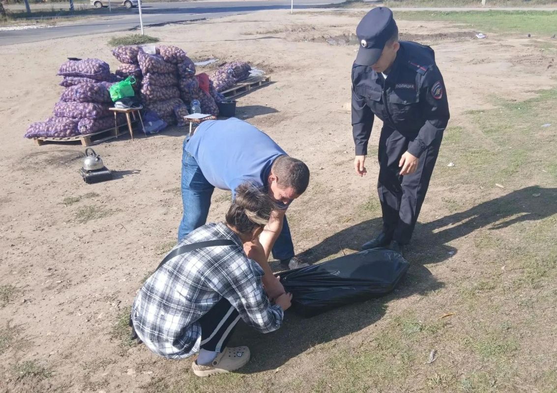 По поручению главы Энгельсского района Максима Леонова специалисты управления муниципального контроля и административной практики продолжают борьбу с незаконной торговлей По поручению главы Энгельсского района Максима Леонова специалисты управления муниципального контроля и административной практики продолжают борьбу с незаконной торговлей