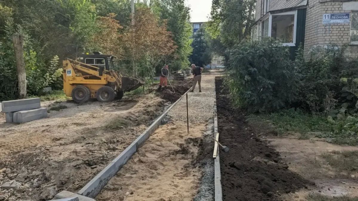 В Балаково к детскому саду N 7 начали благоустраивать тротуар В Балаково к детскому саду N 7 начали благоустраивать тротуар