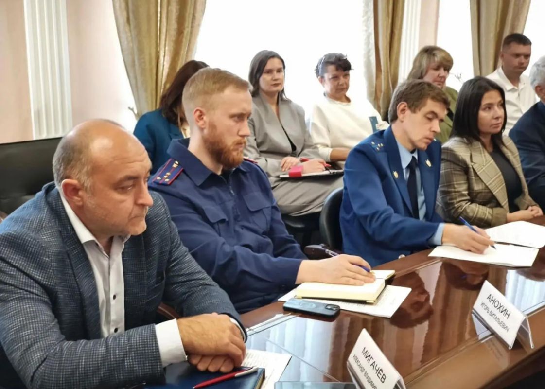 Вместе с прокурором города Романом Яценко, представителями Минприроды области, природоохранной прокуратуры, Роспотребнадзора, Россельхознадзора, Следственного отдела, депутатами и общественниками разобрали ситуацию с... Вместе с прокурором города Романом Яценко, представителями Минприроды области, природоохранной прокуратуры, Роспотребнадзора, Россельхознадзора, Следственного отдела, депутатами и общественниками разобрали ситуацию с...