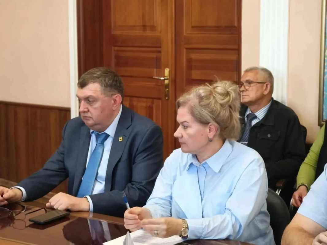 Вместе с прокурором города Романом Яценко, представителями Минприроды области, природоохранной прокуратуры, Роспотребнадзора, Россельхознадзора, Следственного отдела, депутатами и общественниками разобрали ситуацию с... Вместе с прокурором города Романом Яценко, представителями Минприроды области, природоохранной прокуратуры, Роспотребнадзора, Россельхознадзора, Следственного отдела, депутатами и общественниками разобрали ситуацию с...