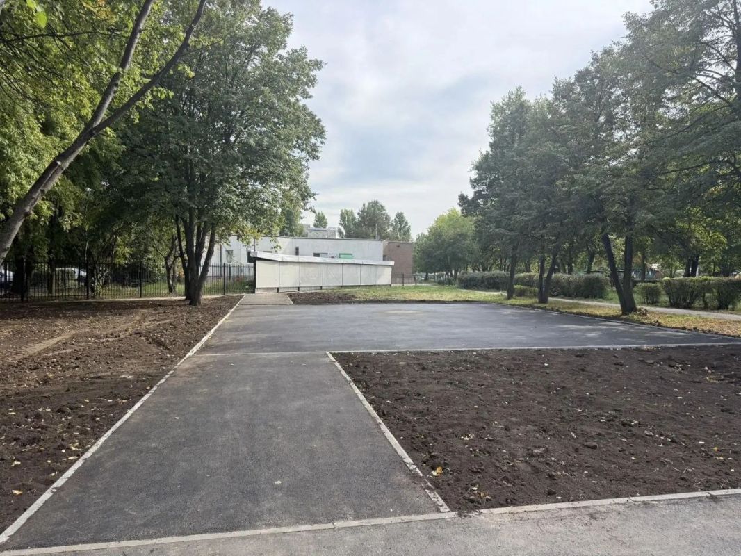 В сквере имени Вячеслава Малярова завершились работы по обустройству основания для детской площадки и парковочного кармана на Проспекте Героев В сквере имени Вячеслава Малярова завершились работы по обустройству основания для детской площадки и парковочного кармана на Проспекте Героев
