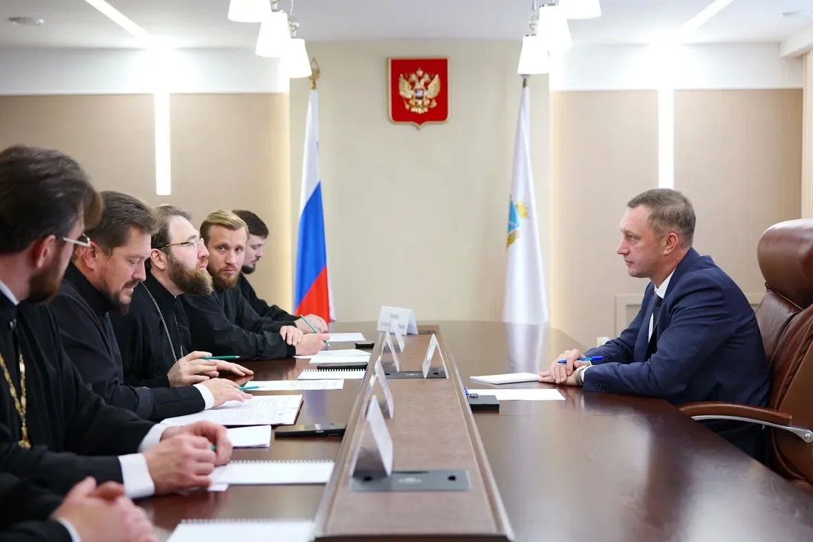 Губернатор Роман Бусаргин провёл встречу с митрополитом Саратовским и Вольским Игнатием