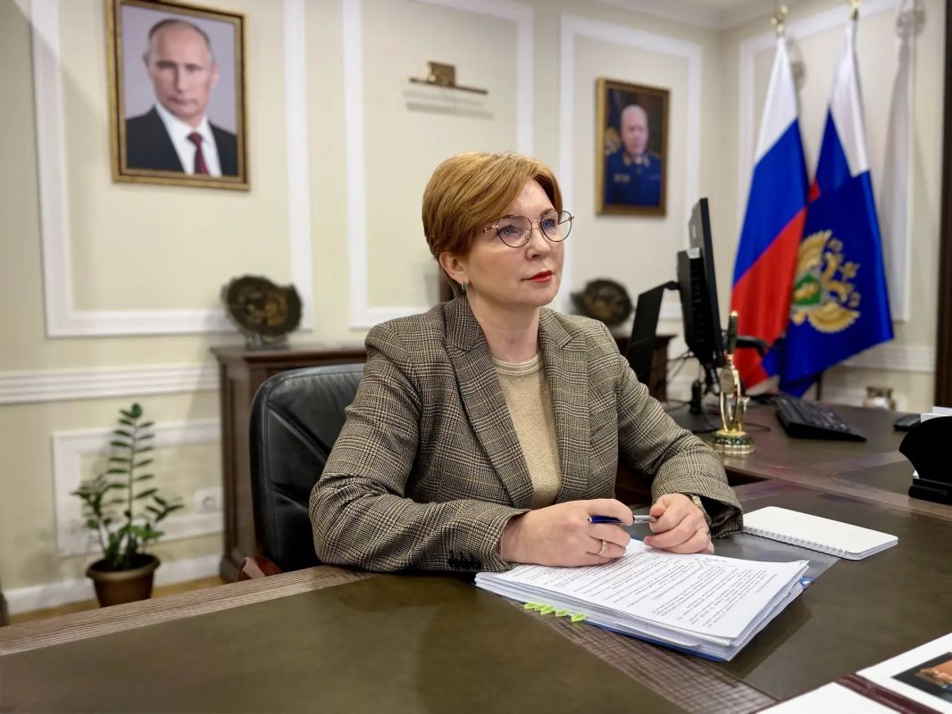Прокурор Саратовской области Роман Пантелеев провел рабочую встречу с руководителем регионального управления ФНС Еленой Красновой Прокурор Саратовской области Роман Пантелеев провел рабочую встречу с руководителем регионального управления ФНС Еленой Красновой