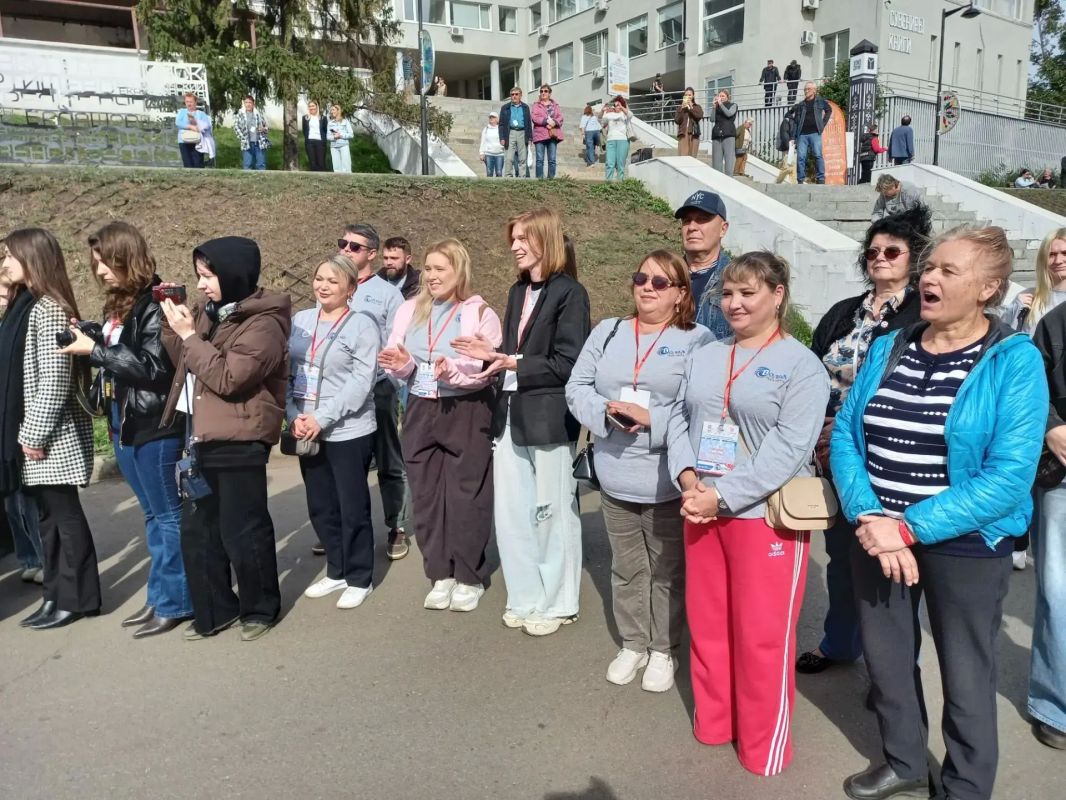 «Волга — река мира»: в Саратове стартовал фестиваль, посвящённый единству народов России «Волга — река мира»: в Саратове стартовал фестиваль, посвящённый единству народов России