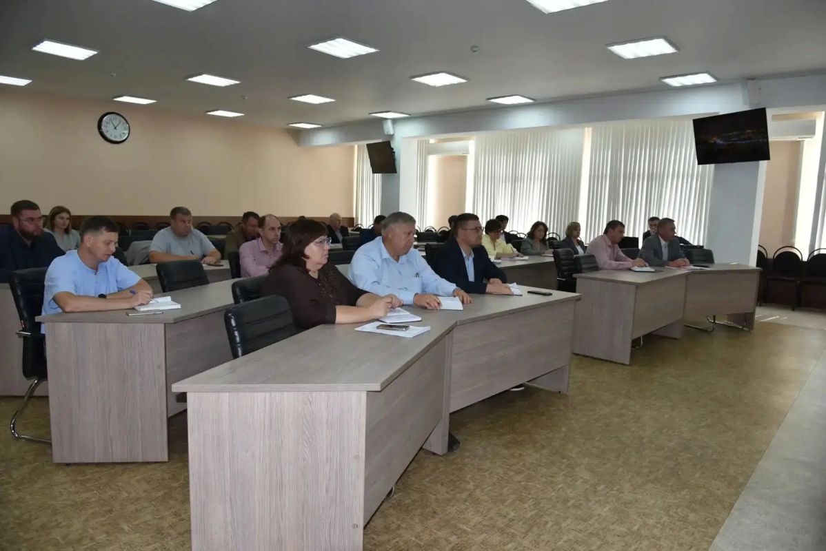 Провели рабочее совещание с руководителями служб и структурных подразделений Провели рабочее совещание с руководителями служб и структурных подразделений