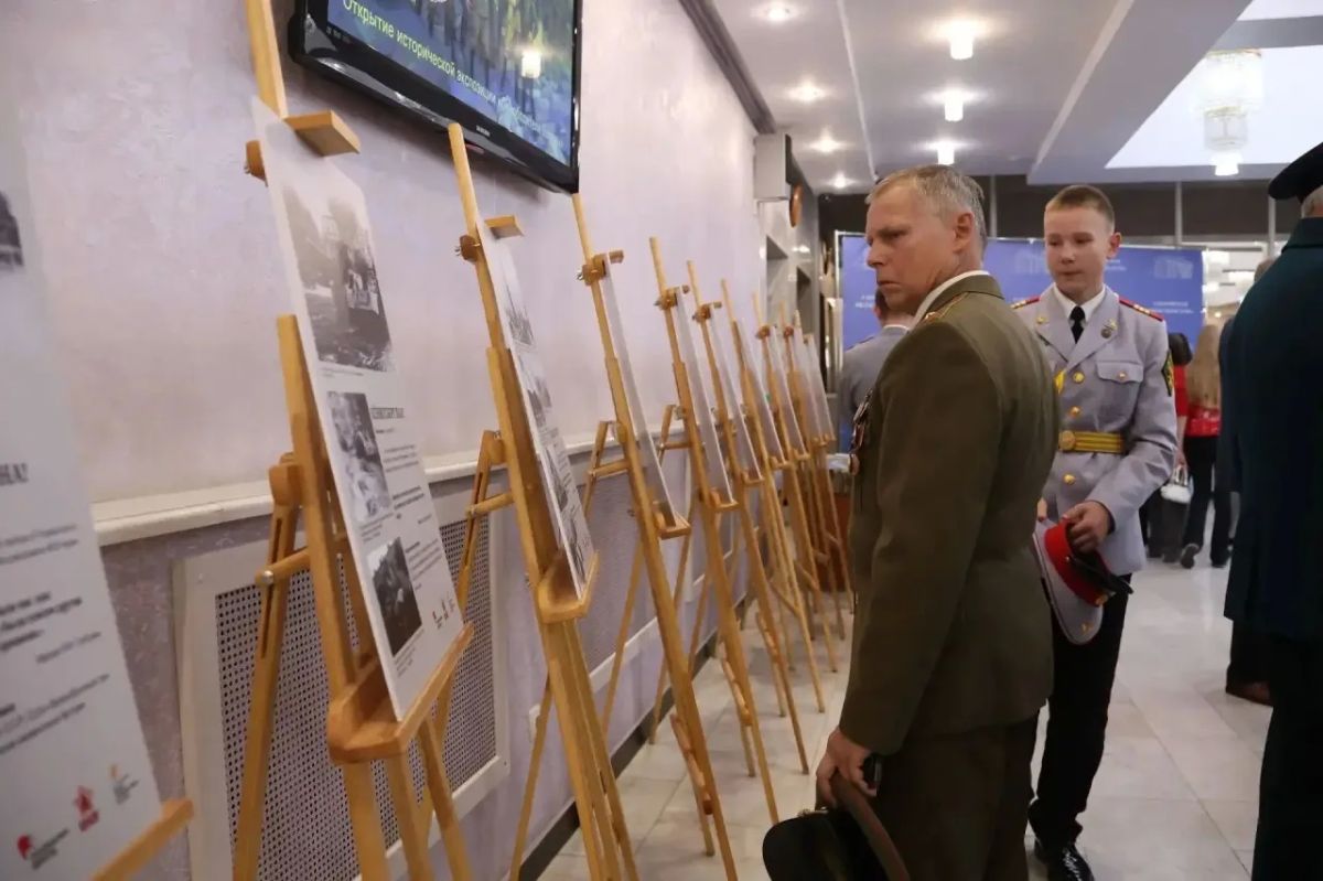 ОСВОБОДИТЕЛИ ЕВРОПЫ. В Саратовской областной Думе открылась историческая экспозиция «Освободители Европы», подготовленная Движением «Бессмертный полк России» при поддержке Фонда президентских грантов ОСВОБОДИТЕЛИ ЕВРОПЫ. В Саратовской областной Думе открылась историческая экспозиция «Освободители Европы», подготовленная Движением «Бессмертный полк России» при поддержке Фонда президентских грантов