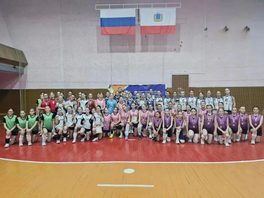 Успешное выступление энгельсских волейболисток на турнире памяти С.В. Белоусова Успешное выступление энгельсских волейболисток на турнире памяти С.В. Белоусова