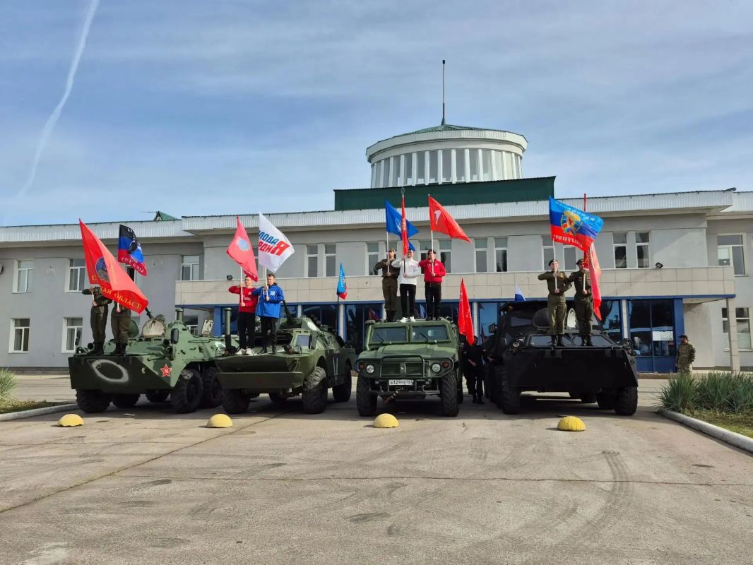 В Саратове прошли бронепробег и митинг, посвящённые Дню воссоединения новых территорий с Российской Федерацией В Саратове прошли бронепробег и митинг, посвящённые Дню воссоединения новых территорий с Российской Федерацией