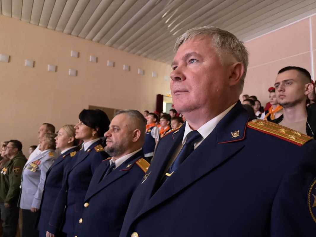 Сотрудники следственного управления приняли участие в торжественной церемонии посвящения учащихся в кадеты профильного класса Следственного комитета Сотрудники следственного управления приняли участие в торжественной церемонии посвящения учащихся в кадеты профильного класса Следственного комитета