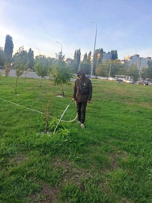 Сотрудники «Комбината благоустройства» продолжают работы по содержанию города Сотрудники «Комбината благоустройства» продолжают работы по содержанию города
